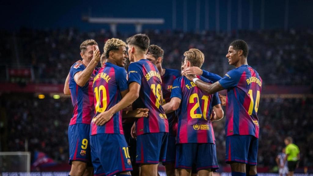 Los jugadores del Barça celebran los goles en la victoria contra la Real Sociedad