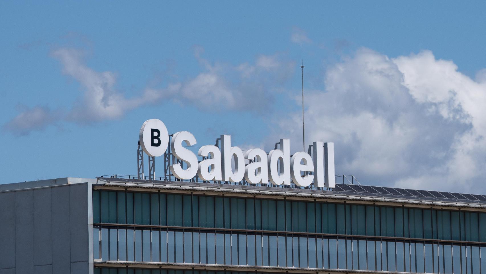 Exterior de la sede del Banco Sabadell