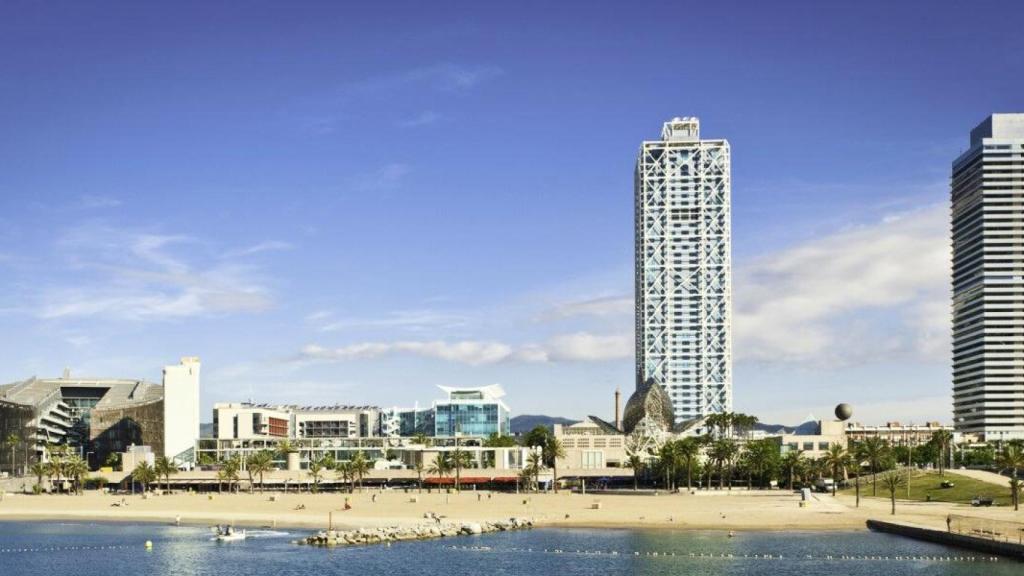 Vista panorámica del Hotel Arts y la Torre Mapfre