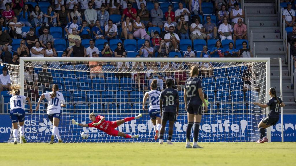 Dabritz falla un penalti en el Tenerife-Real Madrid Femenino