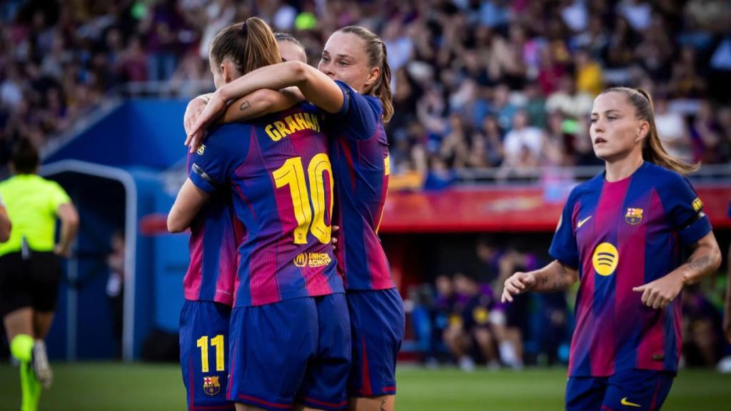 Las jugadoras del Barça Femenino celebran un gol en el derbi contra el Espanyol