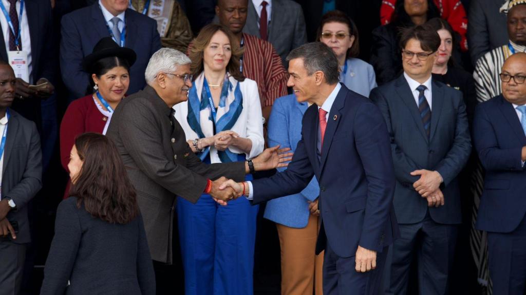 El presidente del Gobierno, Pedro Sánchez, durante la foto inaugural del Mondiacult 2025 en Barcelona