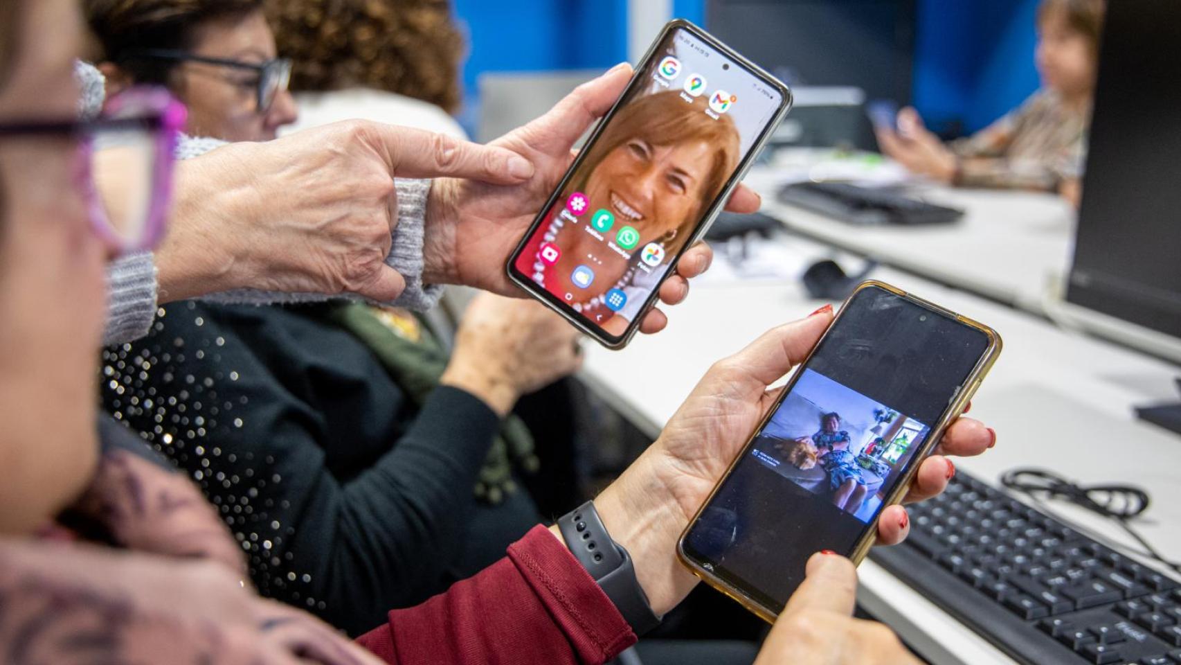 El invento catalán que revoluciona la comunicación con los mayores que no saben usar Whatsapp: Tiene un mantenimiento muy bajo y es fácil de utilizar