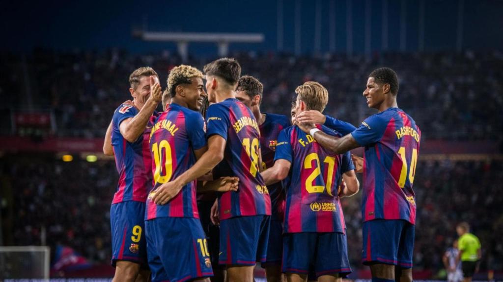 Los jugadores del Barça celebran el gol de Robert Lewandowski contra la Real Sociedad