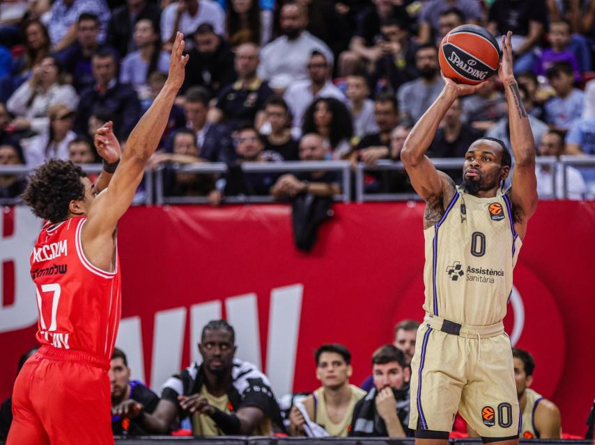 Kevin Punter arma el tiro en el Hapoel Tel Aviv-Barça de basket de Euroliga