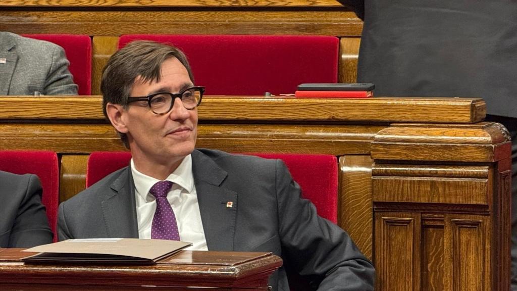 El presidente de la Generalitat, Salvador Illa, en el Parlament, durante la primera sesión de control al Govern del segundo año de legislatura