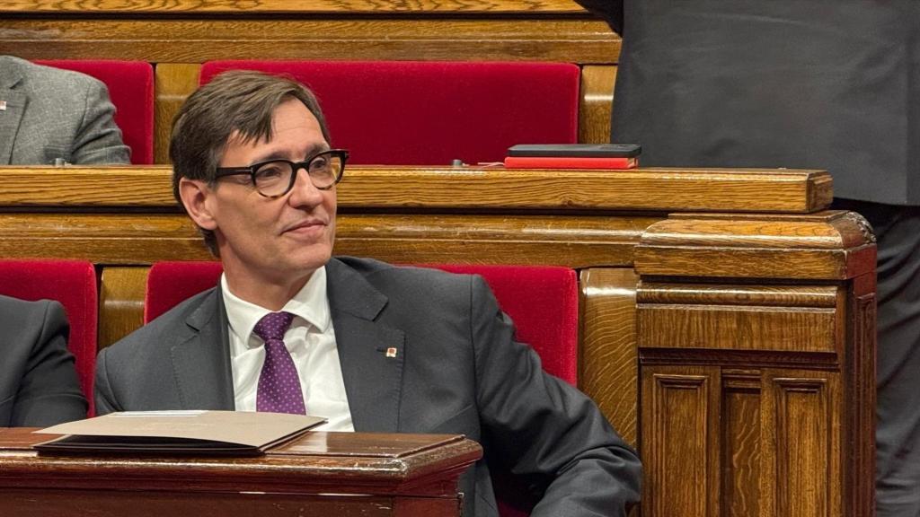 El presidente de la Generalitat, Salvador Illa, en el Parlament, durante la primera sesión de control al Govern del segundo año de legislatura