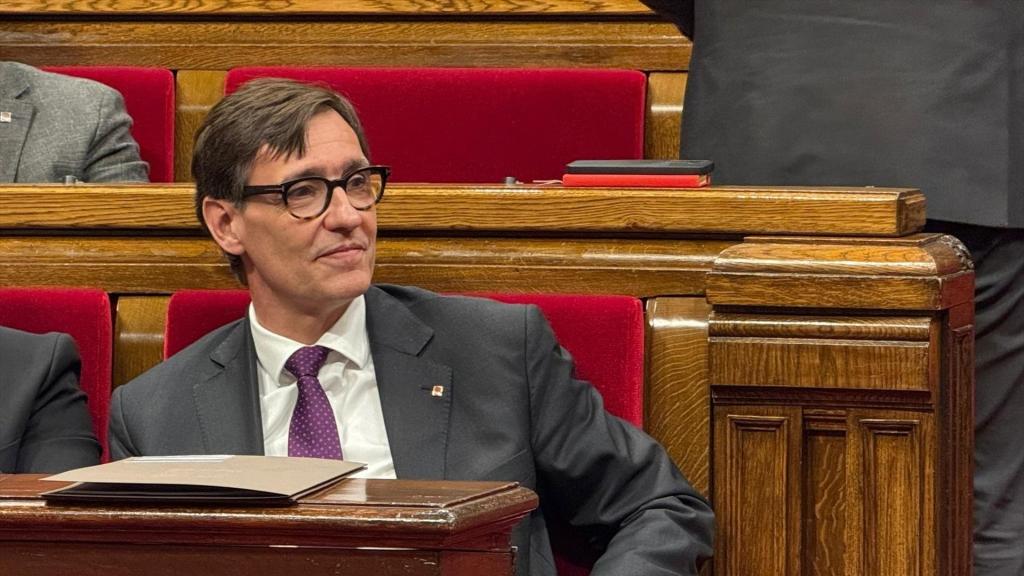 El presidente de la Generalitat, Salvador Illa, en el Parlament, durante la primera sesión de control al Govern del segundo año de legislatura