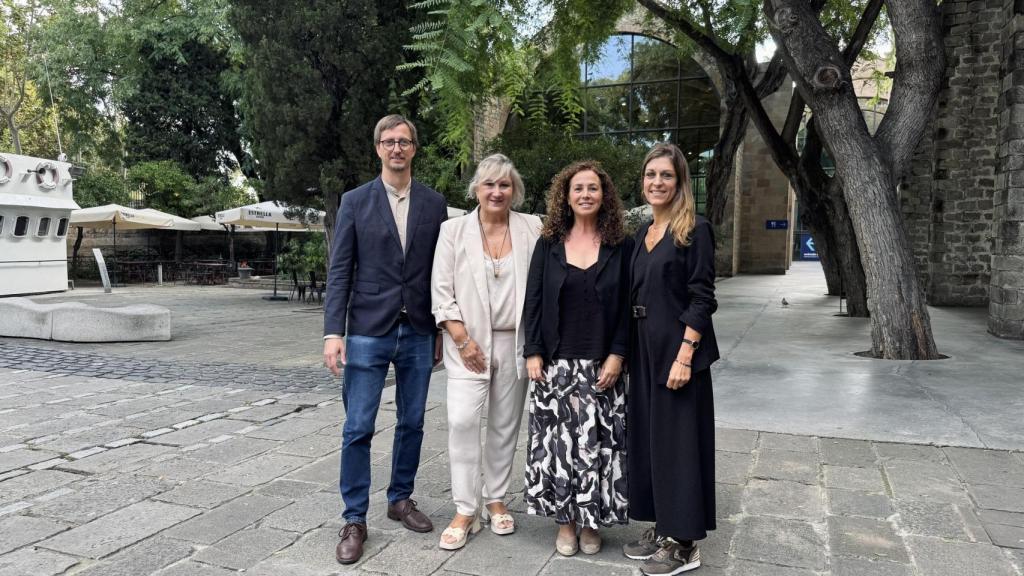 (i-d) Marc Vilahur, director general de Políticas Ambientales de la Generalitat; Cristina Lagé Manich, directora general de Turisme; Anna Álvarez Jurado, coordinadora de l’Àrea de Desenvolupament Econòmic i Turisme de la Diputación de Barcelona; y Soledad Bravo Letelier, gerenta de Serveis de Turime de la Diputació de Barcelona