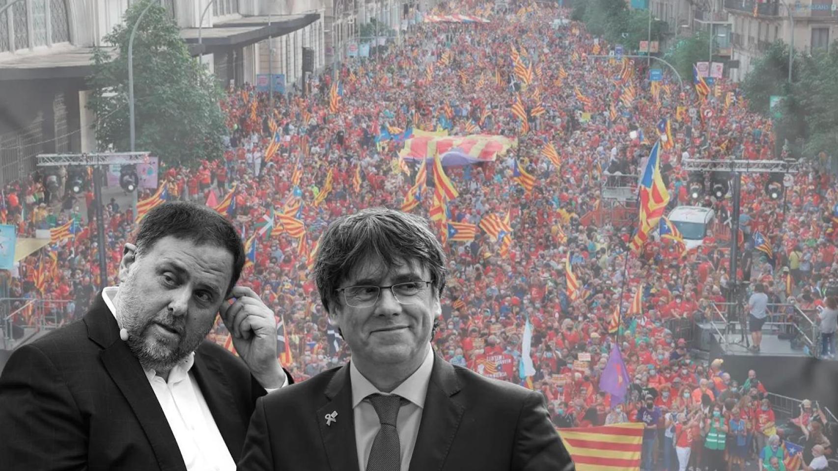 Oriol Junqueras y Carles Puigdemont, con una manifestación independentista de fondo