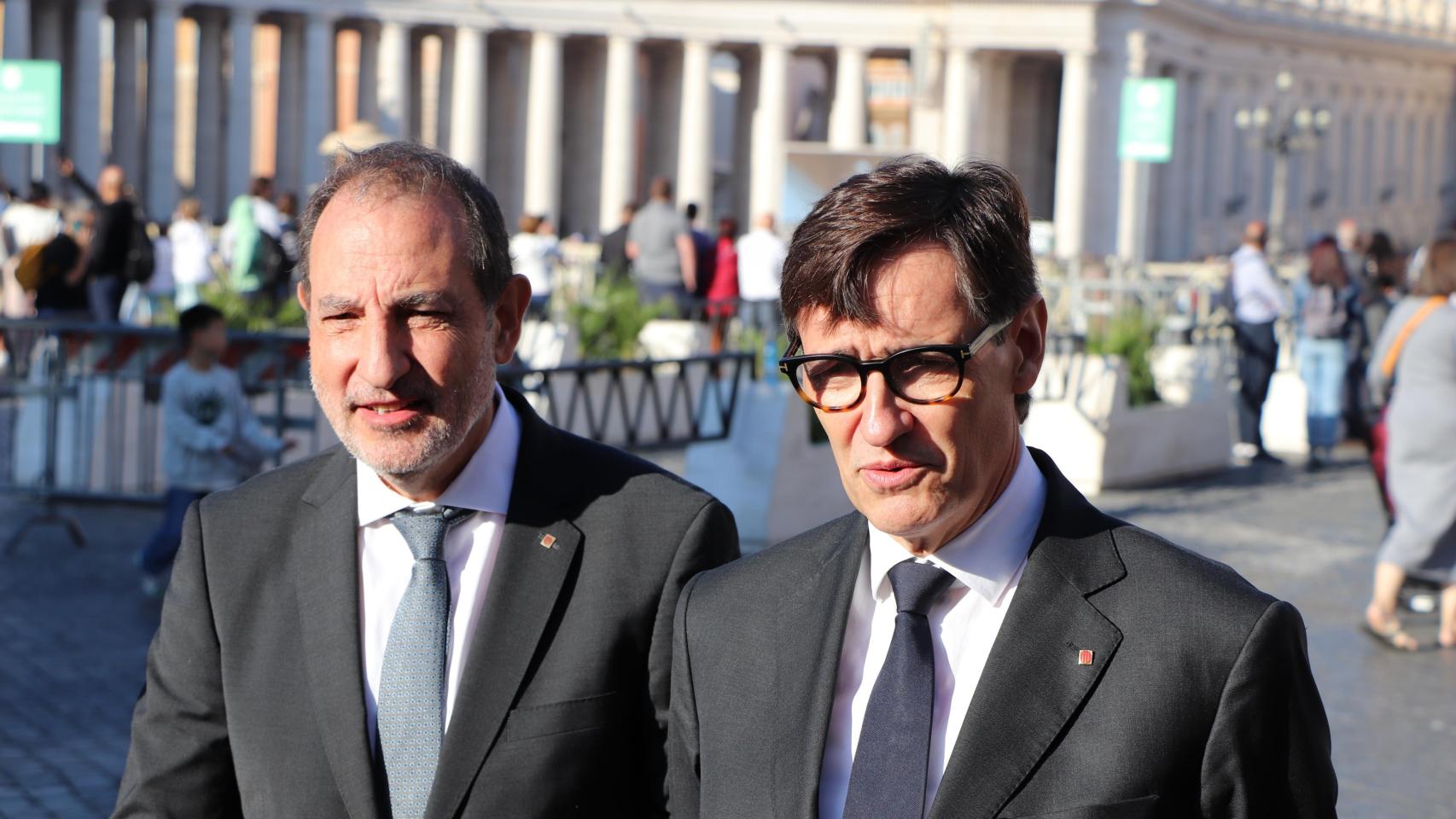 El 'president' del Govern, Salvador Illa, con el 'conseller Ramon Espadaler en la Ciudad del Vaticano tras su audiencia con el papa León XIV