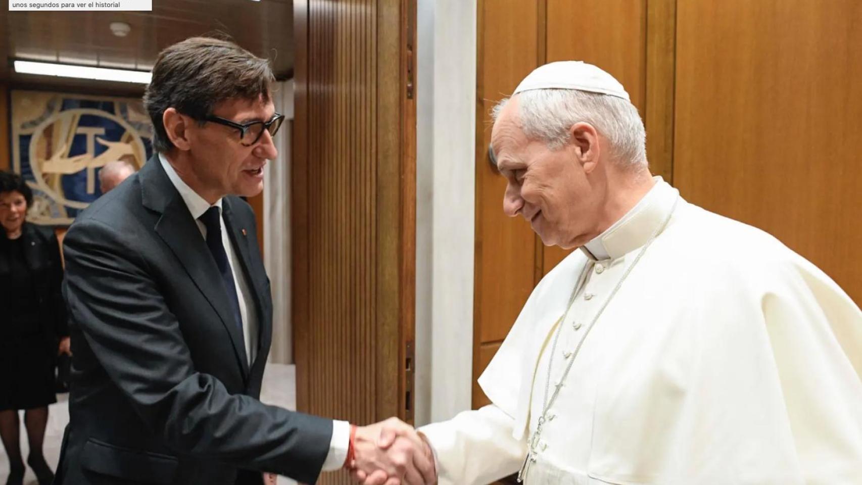 Salvador Illa, saludando al Papa León XIV en la Basílica de San Pedro, en Ciudad del Vaticano