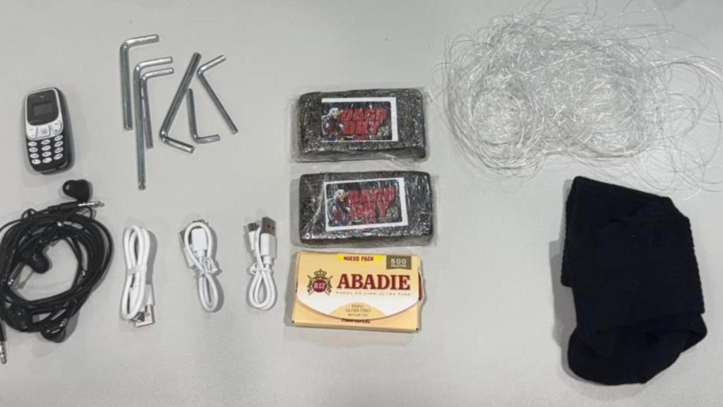 El material electrónico y las sustancias estupefacientes intervenidas por los Mossos d'Esquadra en la cárcel de Brians 1