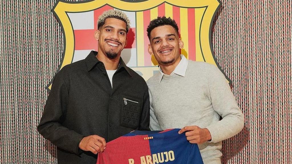 Ronald y Maikel Araújo celebran la renovación del central uruguayo hasta 2031