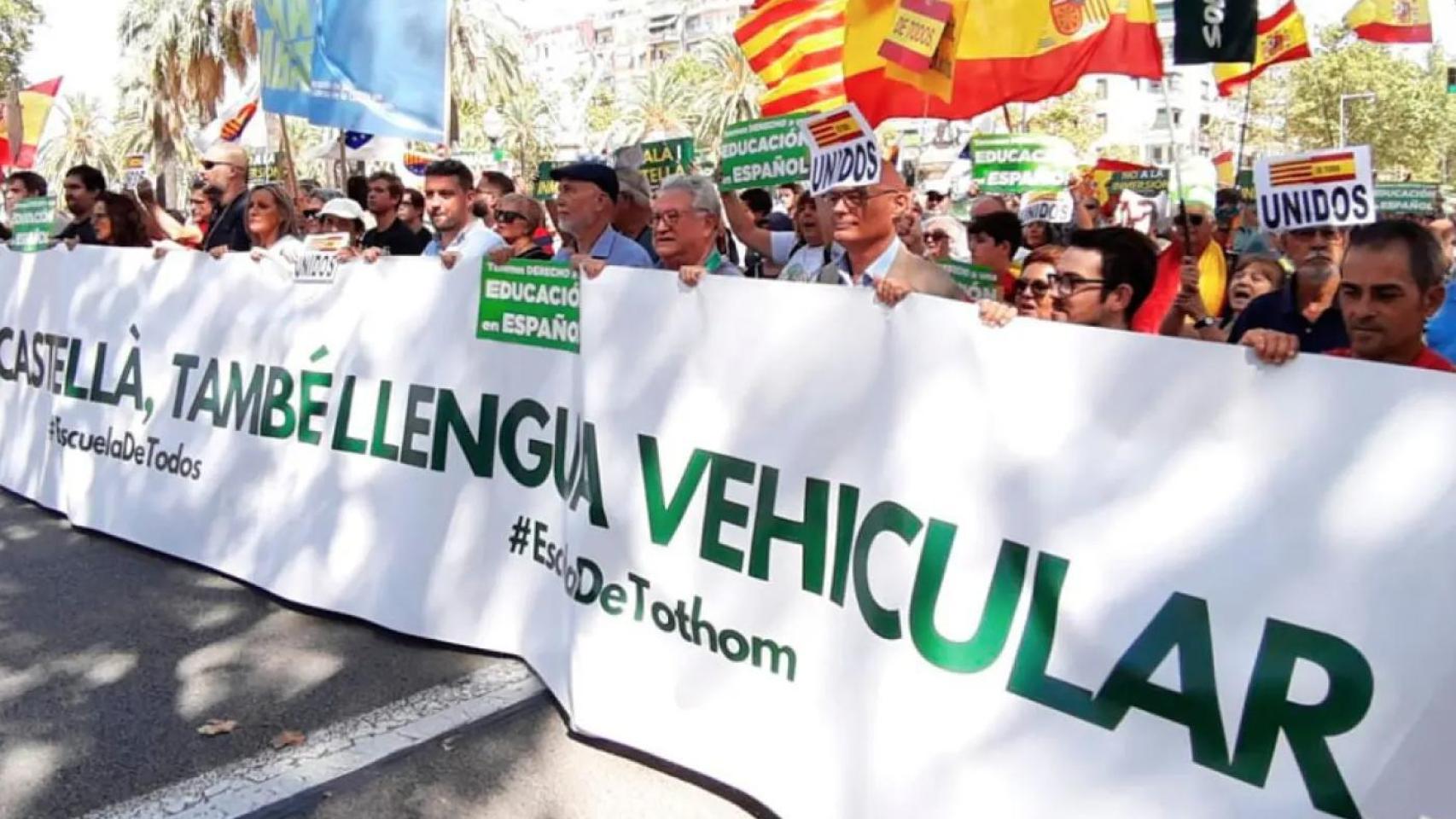 La cabecera de la marcha de Barcelona por la vehicularidad del español en las escuelas catalanas