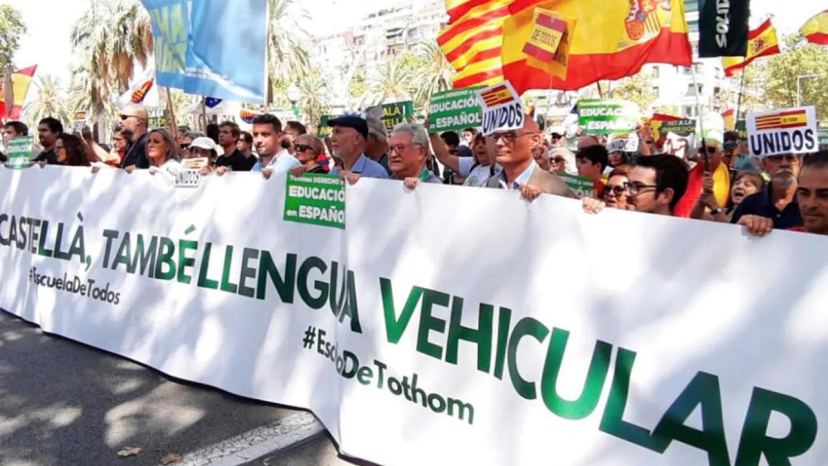 La cabecera de la marcha de Barcelona por la vehicularidad del español en las escuelas catalanas