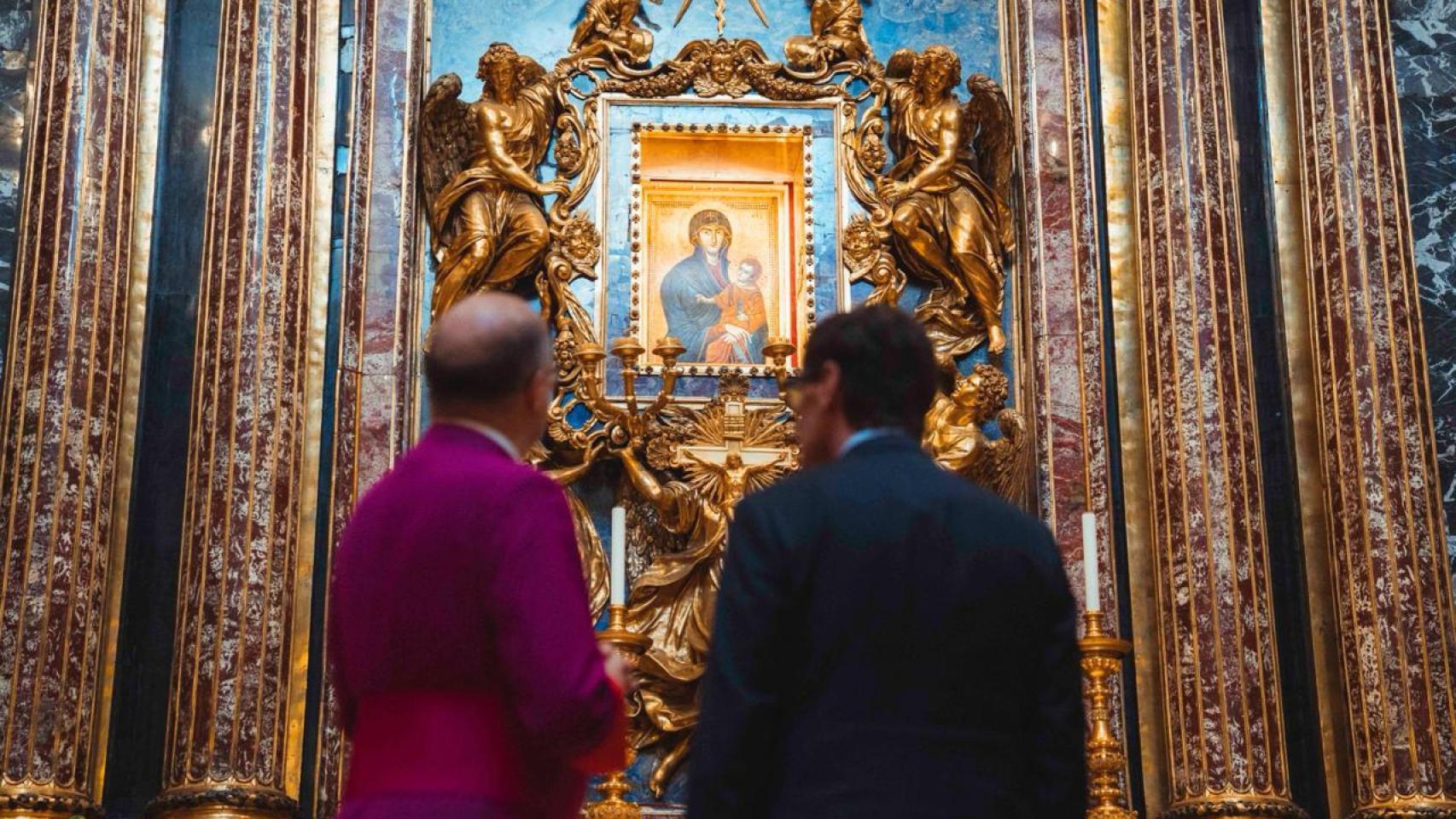 El presidente de la Generalitat, Salvador Illa, durante su visita a la Basílica Santa María la Maggiore, en Roma, donde reposan los restos del Papa Francisco
