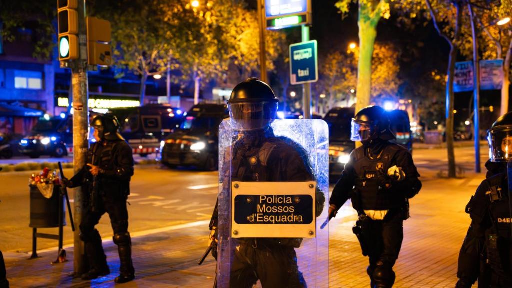 Agentes de la Brigada Móvil durante una de las manifestaciones propalestinas de esta semana en Barcelona