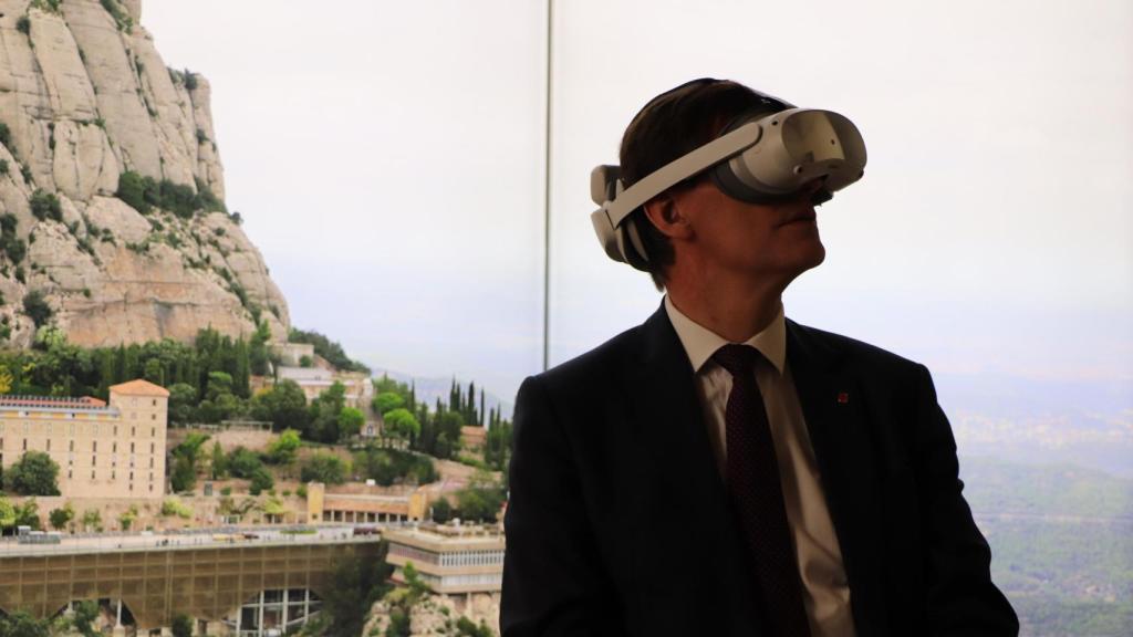 Salvador Illa, presidente del Govern, en la exposición inmersiva por el milenario de Montserrat en Roma