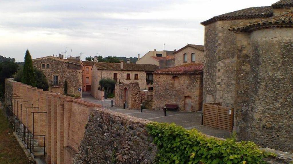 Muralla del castillo de Bàscara