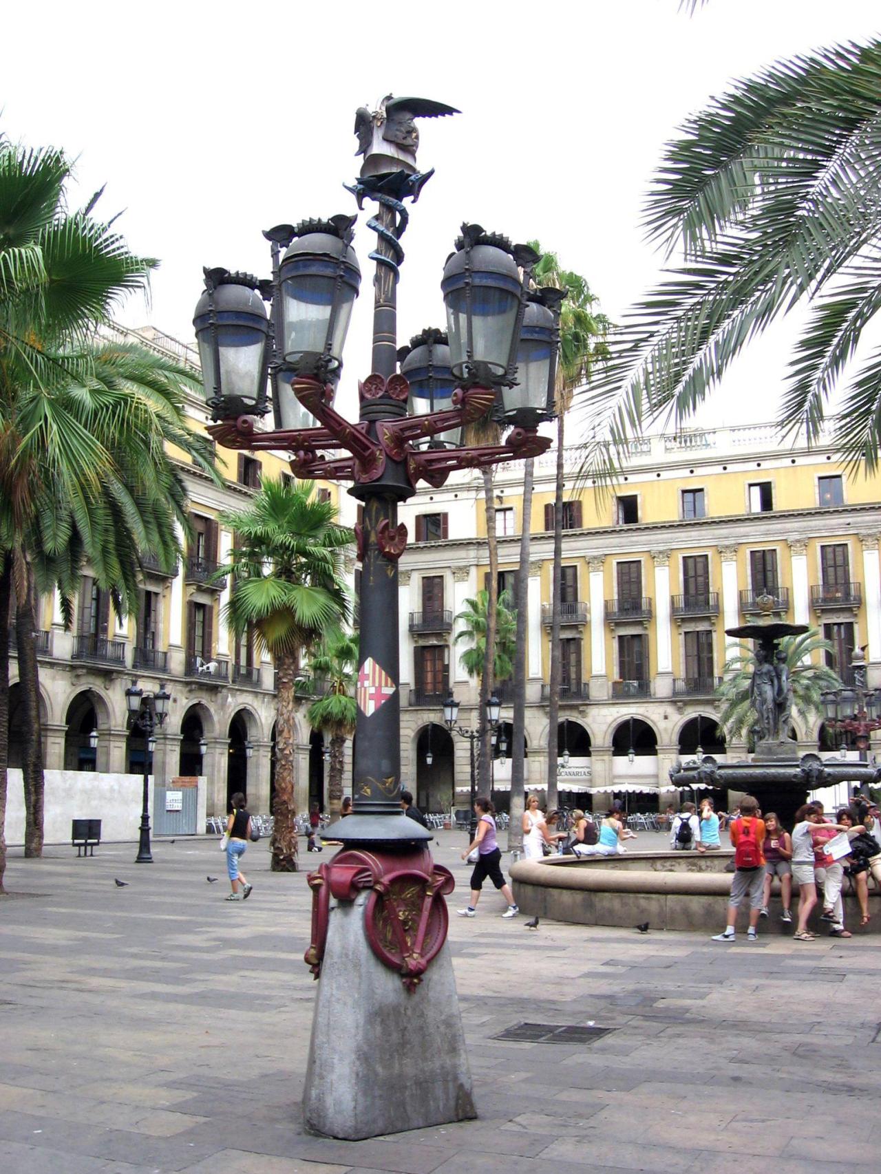 Farolas de Gaudí de la Plaza Reial de Barcelona