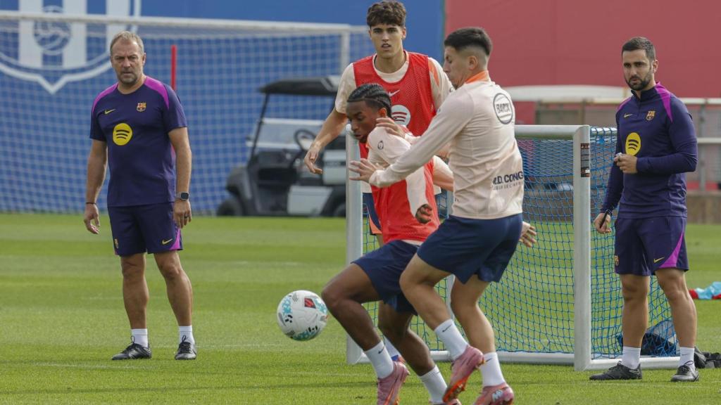 El Barça se entrena antes de viajar a Sevilla