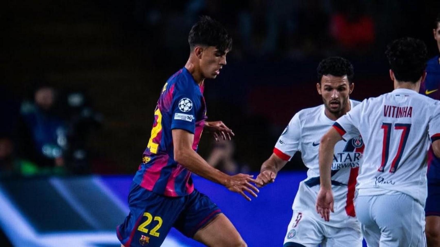 Marc Bernal durante Barça-PSG