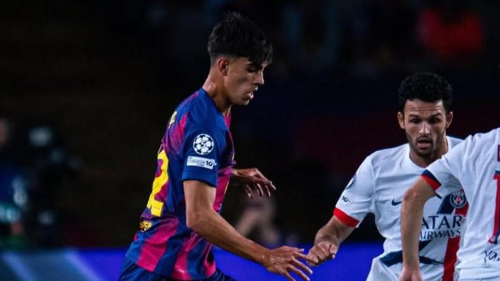 Marc Bernal durante Barça-PSG