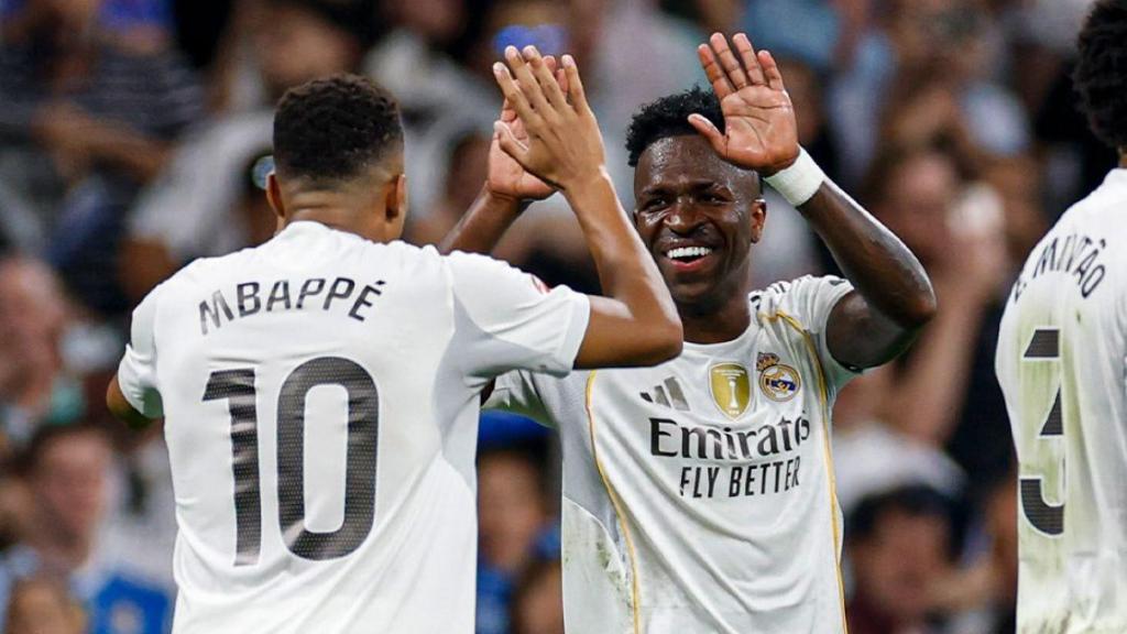 Kylian Mbappé y Vinicius Jr celebran un gol ante el Villarreal