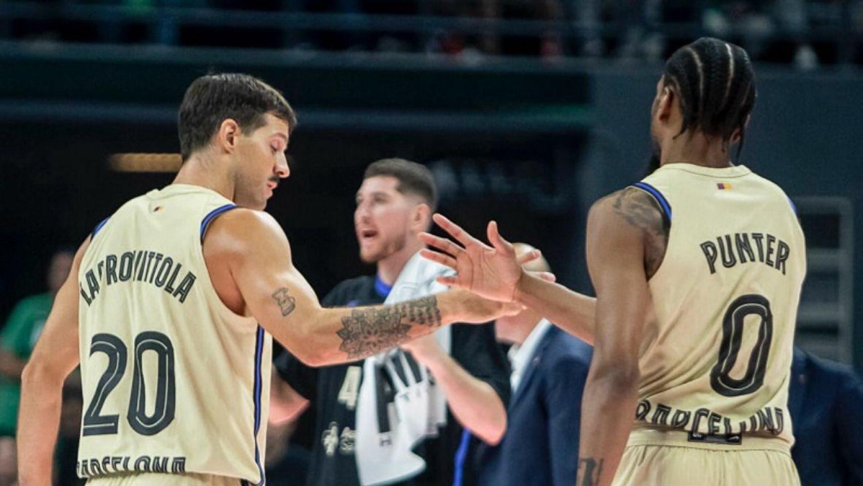 Nicolás Laprovittola y Kevin Punter en el partido del Barça de basket contra el Panathinaikos