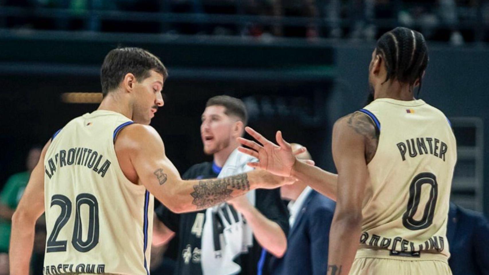 Nicolás Laprovittola y Kevin Punter en el partido del Barça de basket contra el Panathinaikos