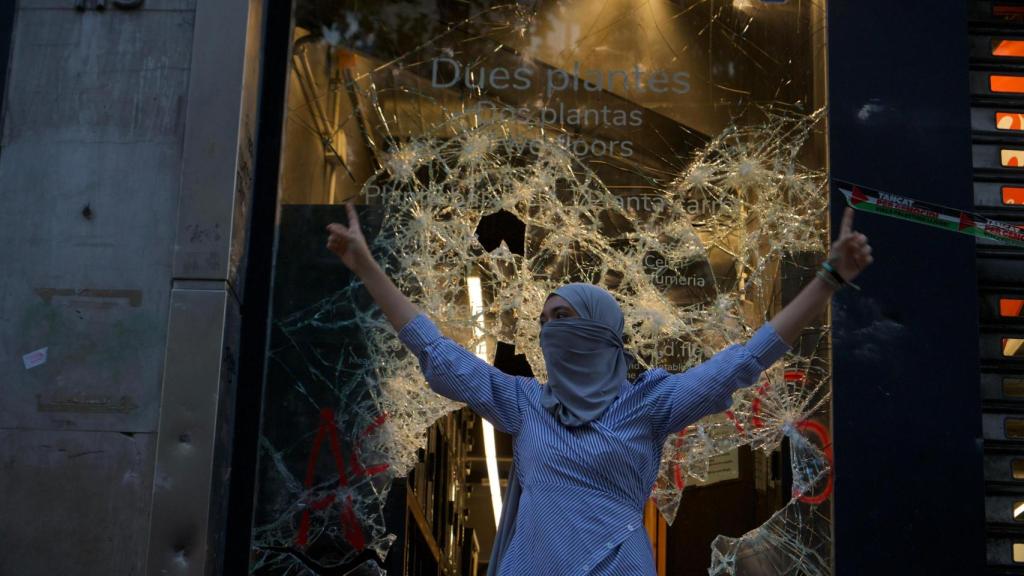 Ataque al Carrefour Market de Las Ramblas de Barcelona durante la manifestación propalestina de este sábado