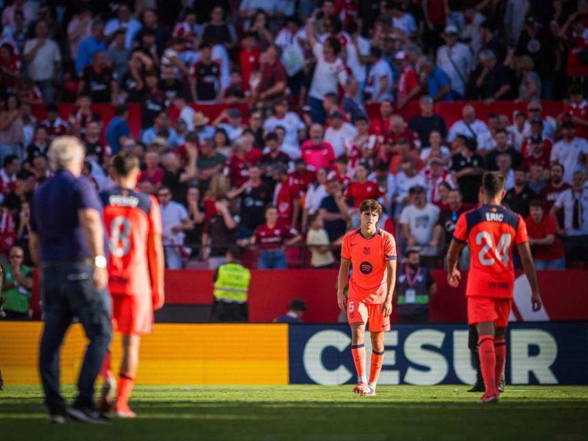 Pau Cubarsí, frustrat durant el Sevilla-Barça