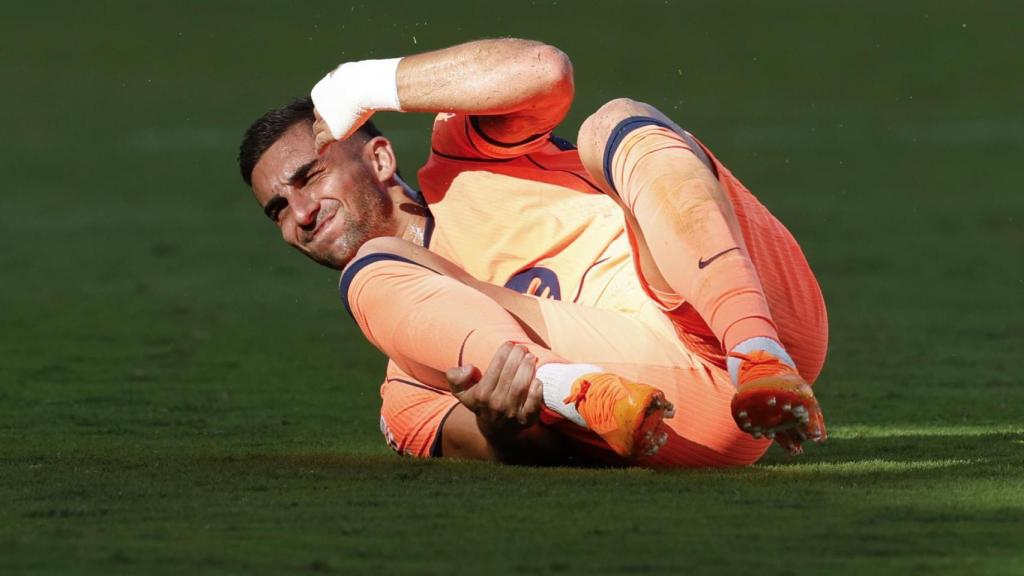 Ferran Torres, en el césped del Sánchez Pizjuán