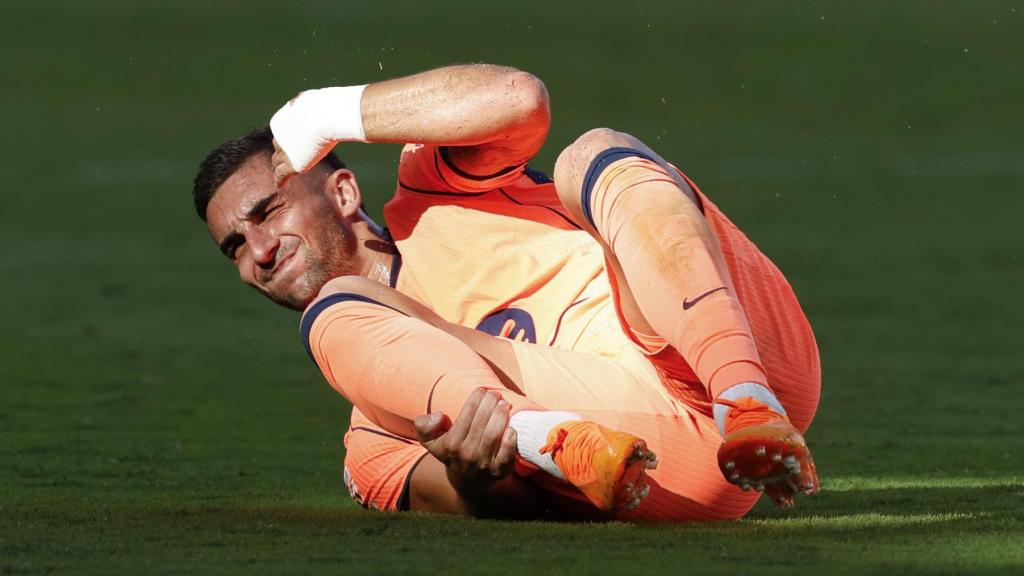 Ferran Torres, en el césped del Sánchez Pizjuán