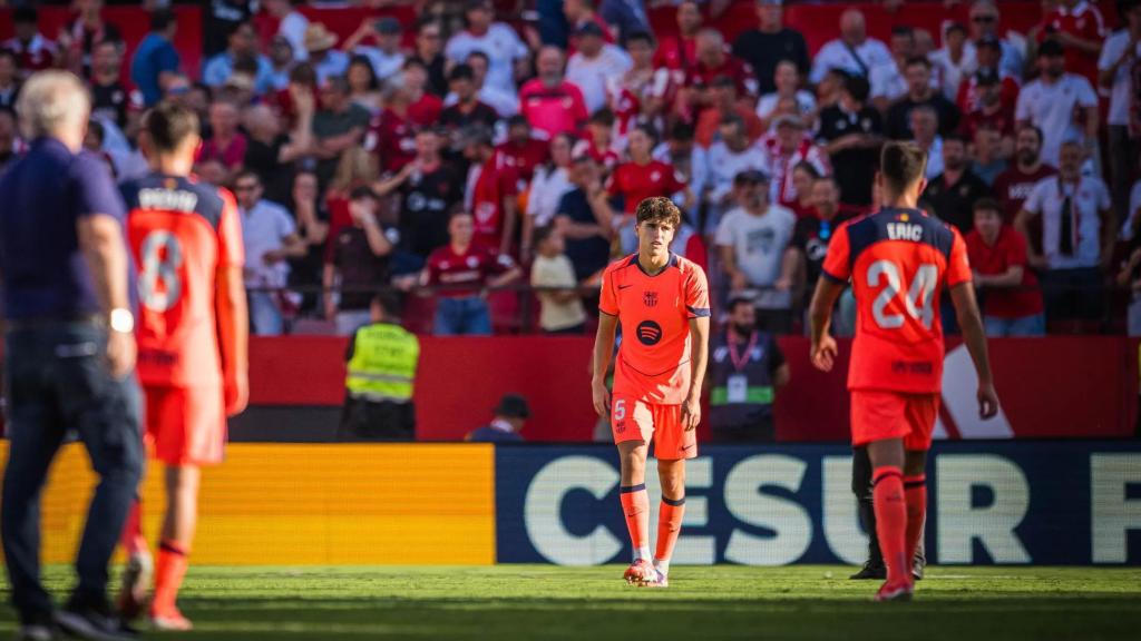 Pau Cubarsí, frustrado durante el Sevilla-Barça