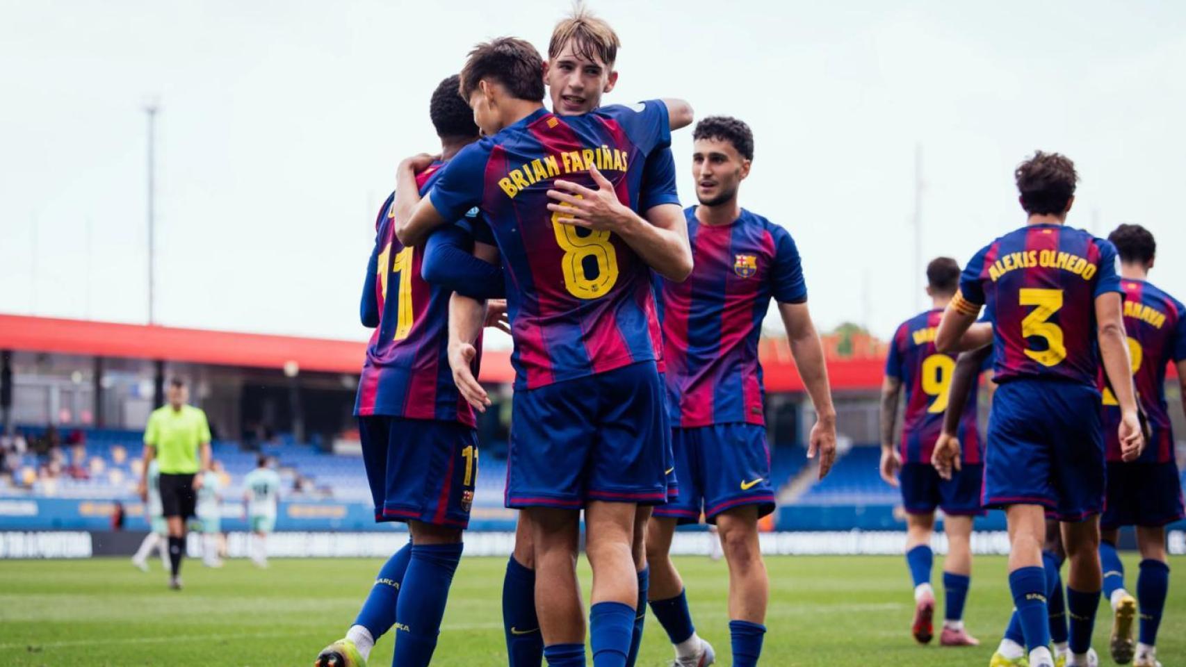Los jugadores del Barça B celebran un gol contra la UE Olot
