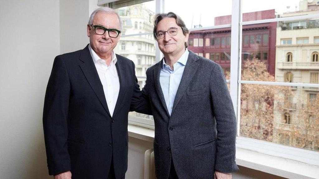 Emili Dragone (izquierda) junto con Carlos Menéndez Martínez, socio director del despacho Menéndez & Asociados Abogados