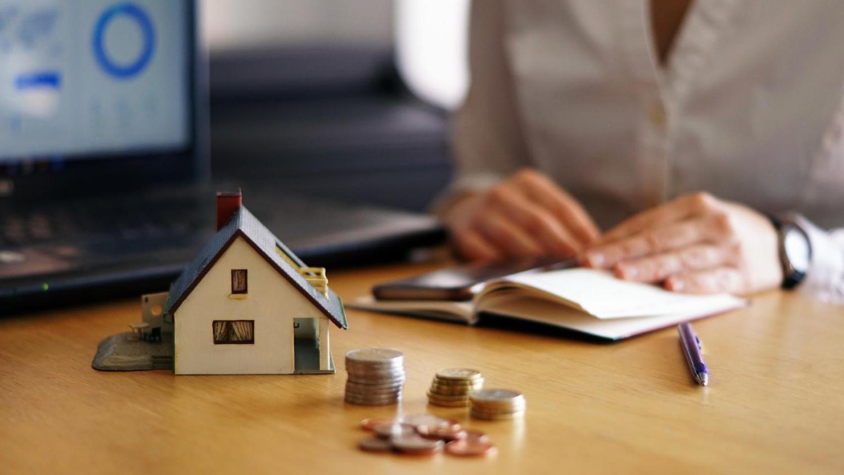 Una persona que se plantea comprar una vivienda