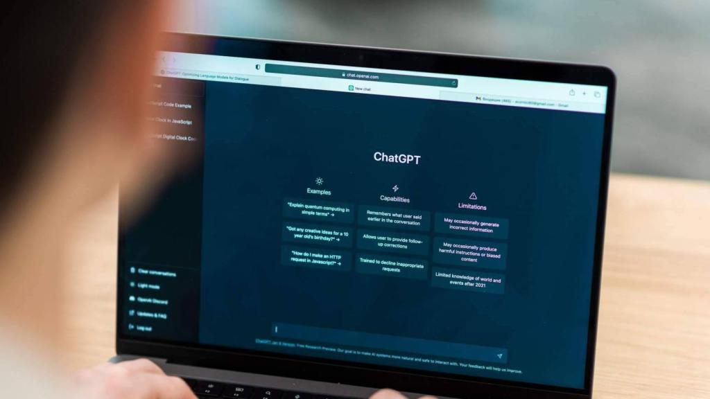 Uso de ChatGPT desde un ordenador portátil