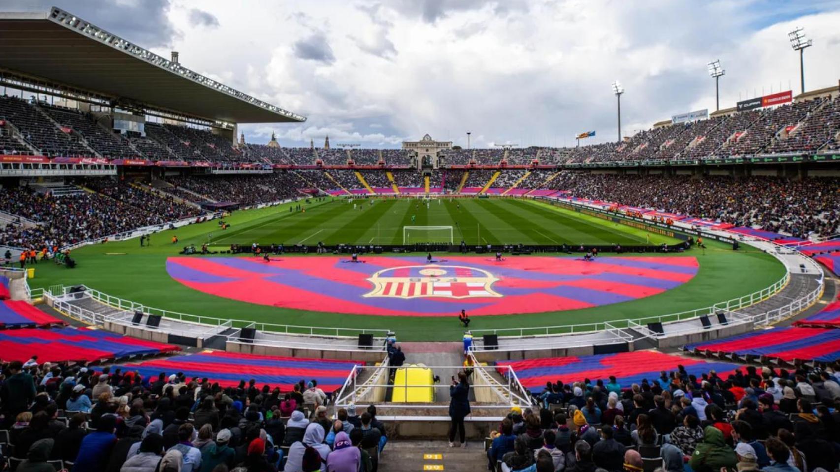 El Estadi Olímpic de Montjuïc, durante un partido del Barça