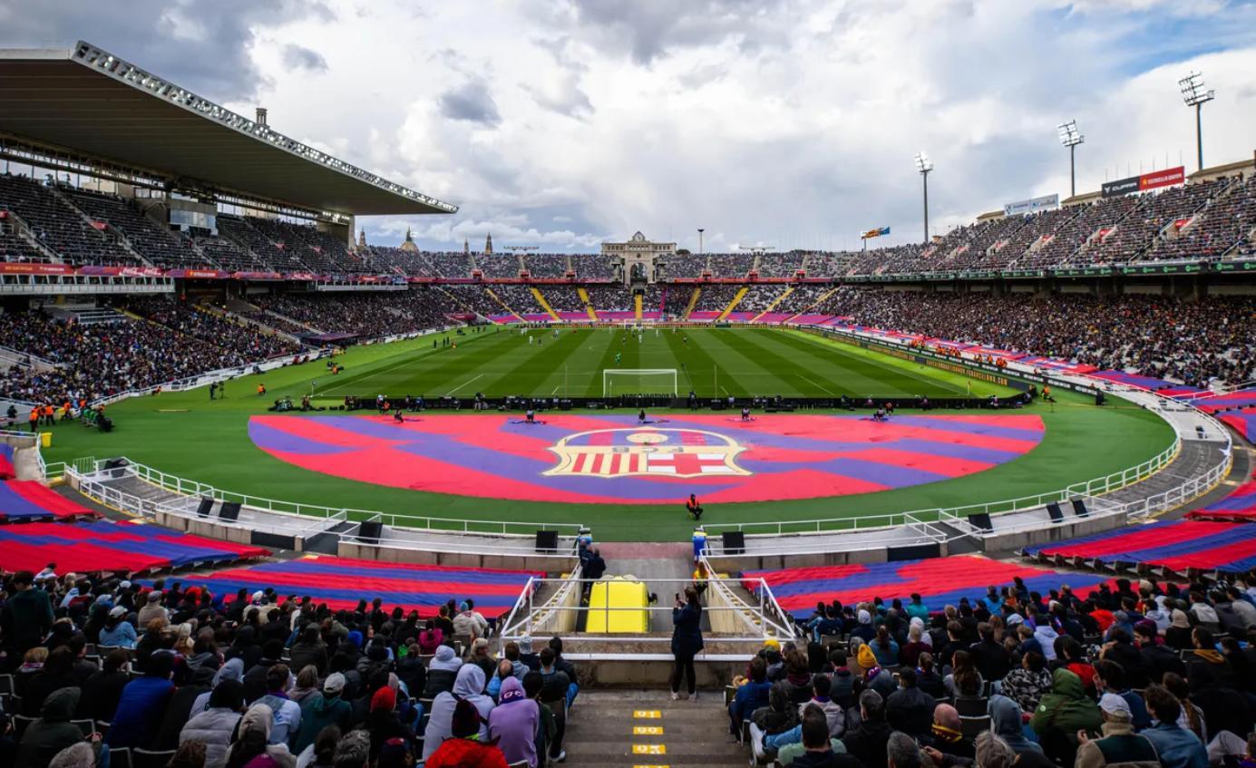 El Estadi Olímpic de Montjuïc, durante un partido del Barça
