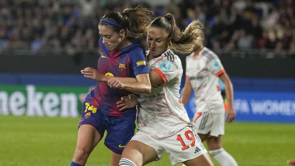 Aitana Bonmatí, pressionada per Kathleen Krüger en el Barça Femení-Bayern de Munic de la Champions League