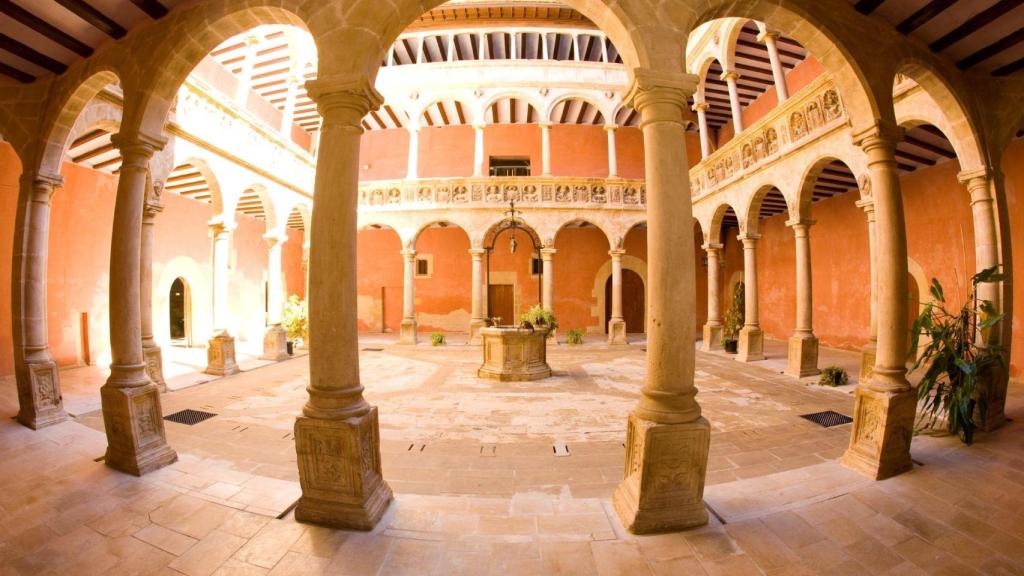 Patio de los Colegios Reales de Tortosa