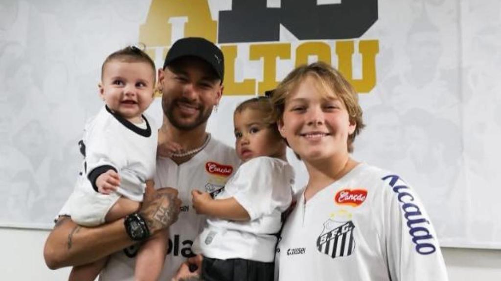 Neymar con sus hijos / Instagram