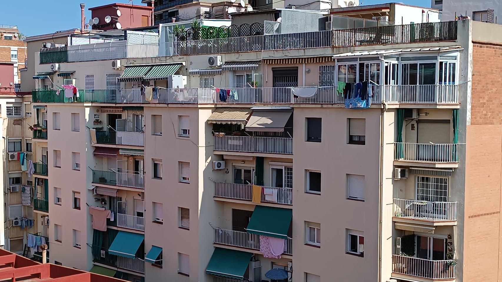 Foto sobre un bloque de viviendas (archivo)