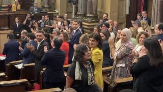 Llegada de Pilar Castillejo, diputada de la CUP, aplaudida por la mayoría del Parlament tras ser liberada por Israel