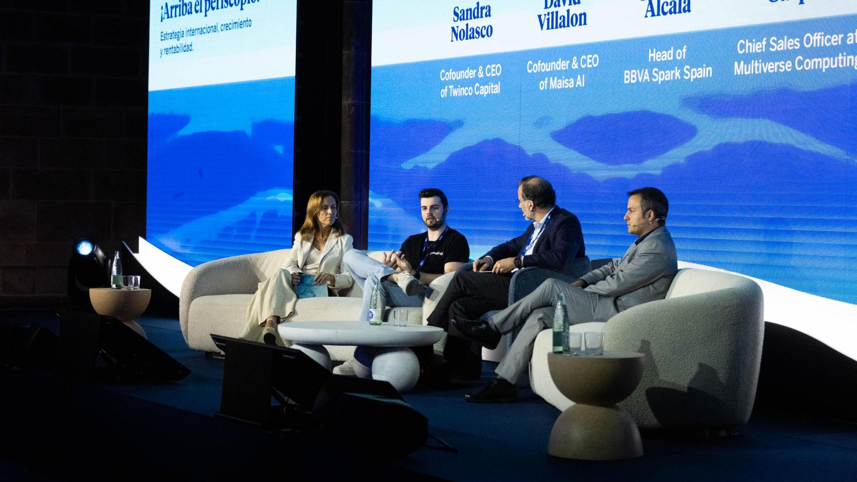 Sandra Nolasco (CEO y cofundadora de Twinco Capital), David Villalón (CEO y cofundador de Maisa AI) , Miguel Ángel Alcalá (Head BBVA Spark España), y Víctor Gaspar (Chief Sales Officer de Multiverse Computing) durante la primera mesa redonda de l BBVA Spark Summit 2025