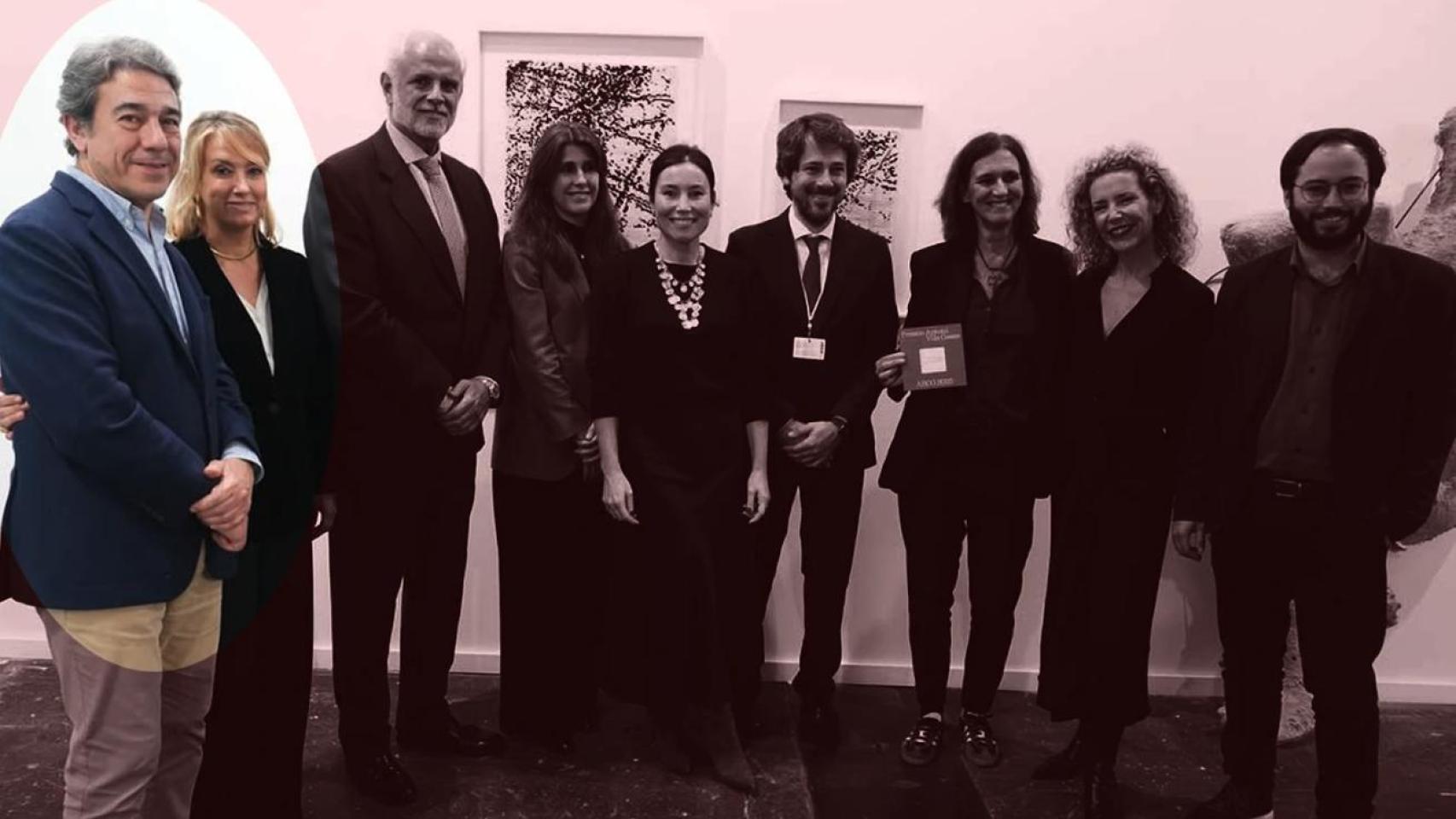 La hijastra de Antoni Vila Casas (destacada en la imagen) ha fichado a su marido para gestionar la fundación