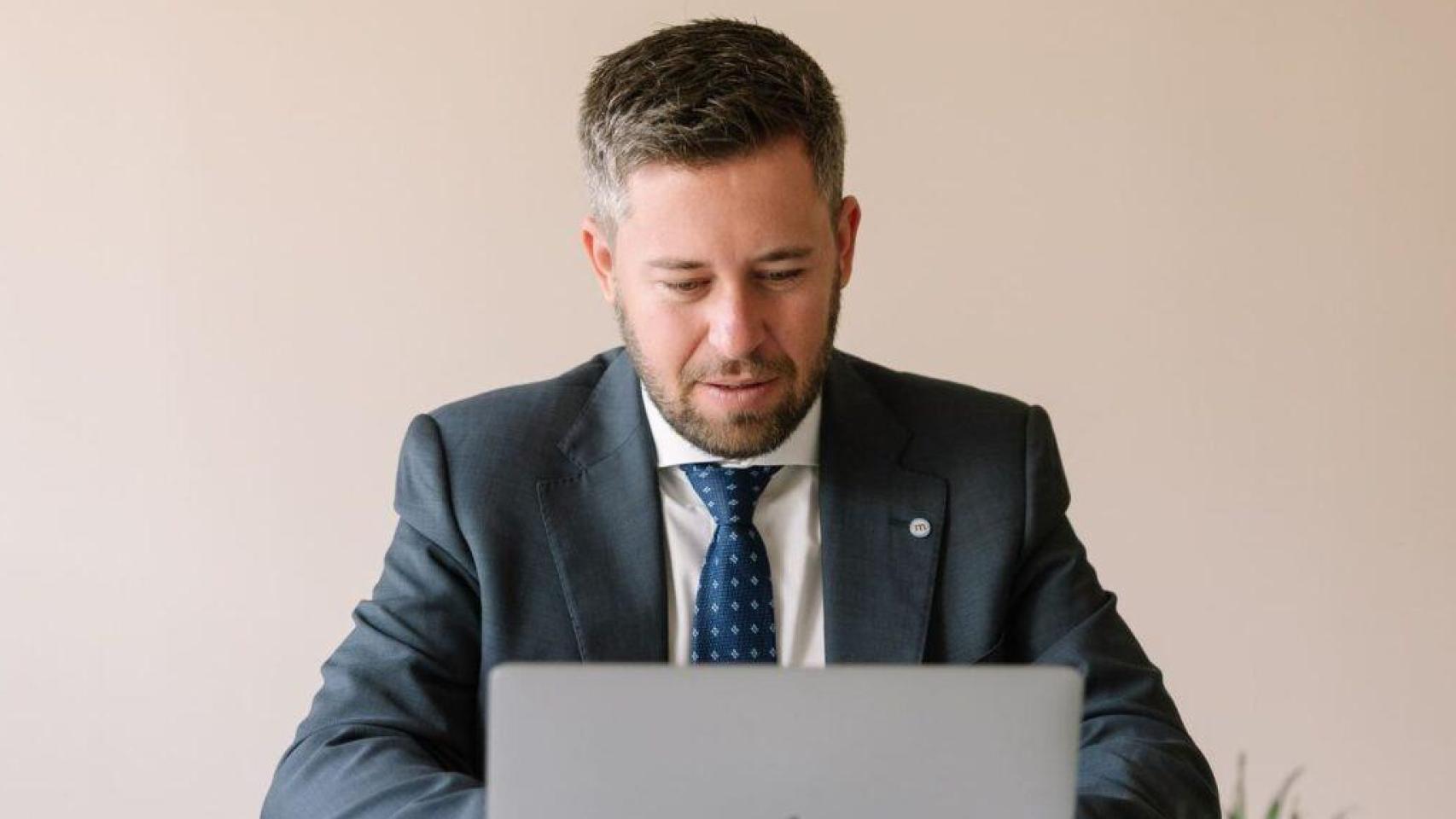 Luis Romaguera, asesor financiero: “La jubilación en España es un sistema obsoleto y en quiebra: la pensión descenderá a 800 euros”